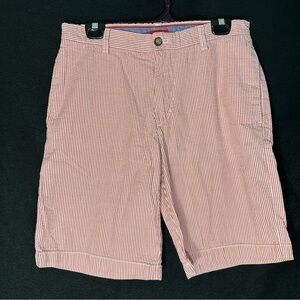 Men's Size 32 Red and White Seersucker Flat Front Casual Shorts - IZOD